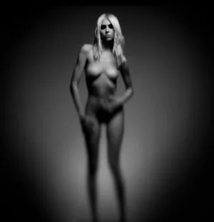 Taylor Momsen / aryelsoul / taylormomsen nude photo #0003