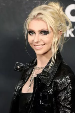 Taylor Momsen / aryelsoul / taylormomsen nude photo #0942