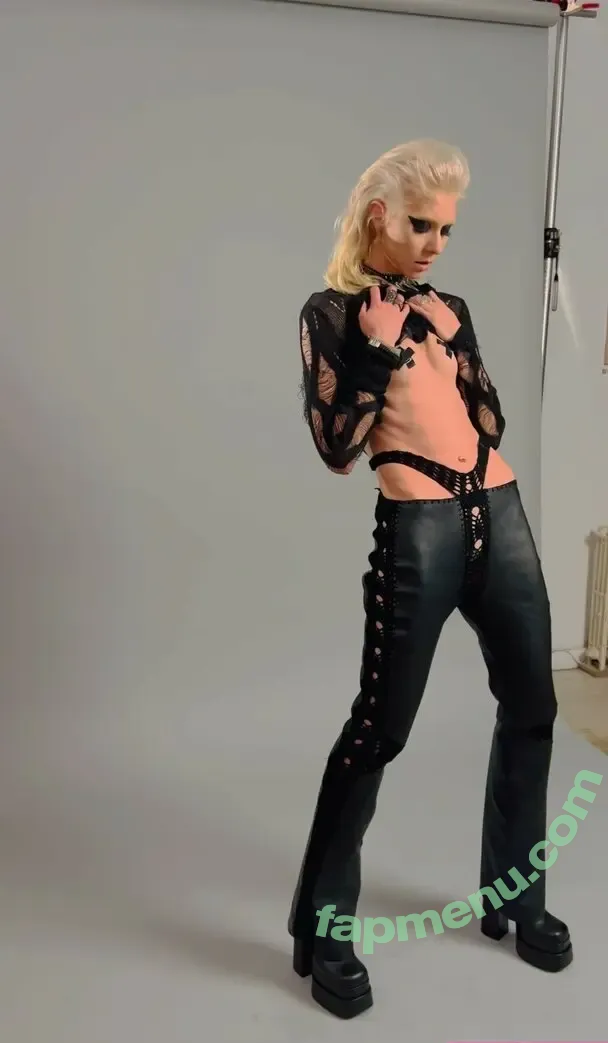 Taylor Momsen nude photo #0161 (aryelsoul / taylormomsen)