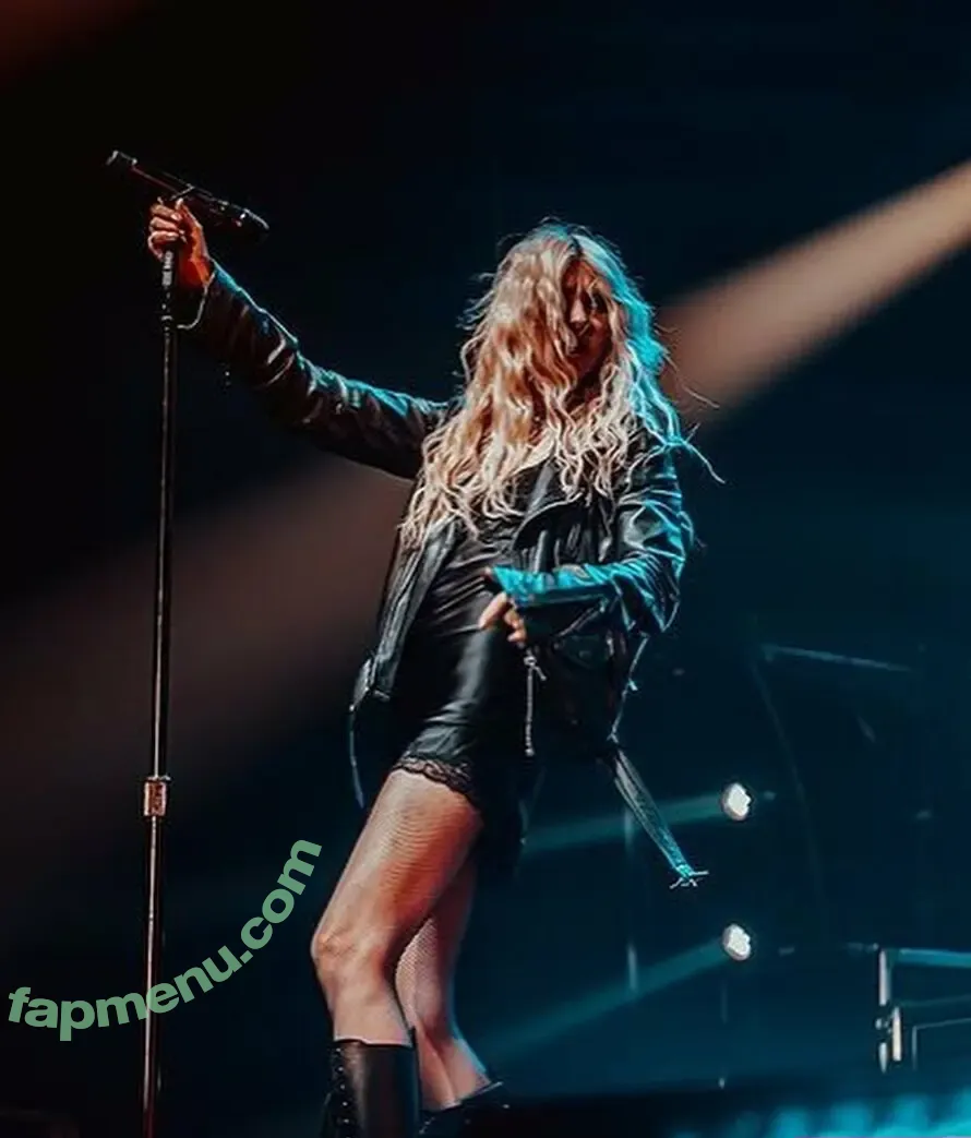 Taylor Momsen nude photo #0185 (aryelsoul / taylormomsen)