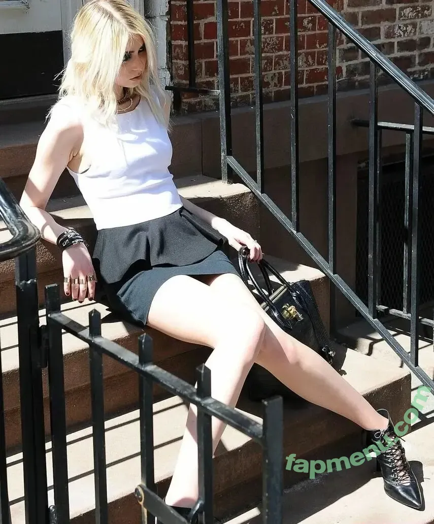 Taylor Momsen nude photo #0208 (aryelsoul / taylormomsen)