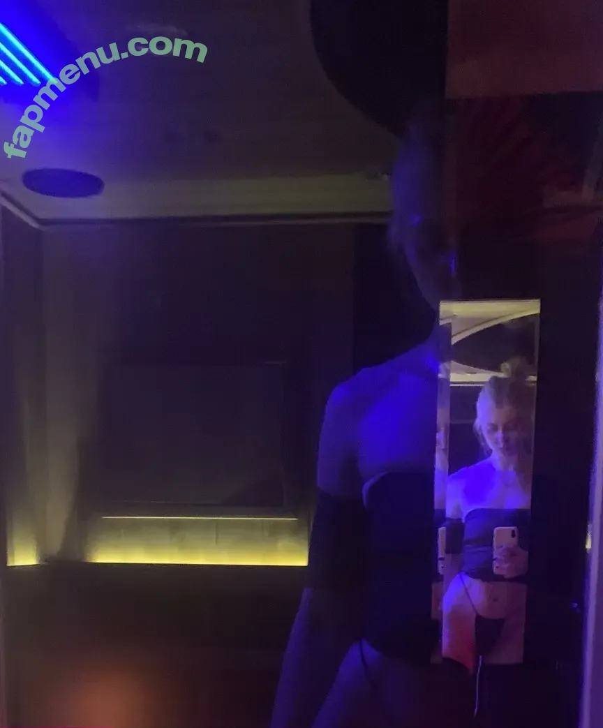 Taylor Momsen nude photo #0210 (aryelsoul / taylormomsen)