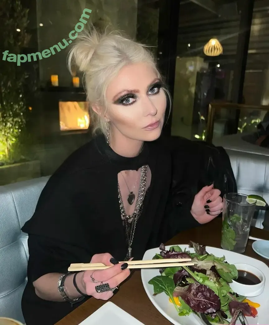 Taylor Momsen nude photo #0264 (aryelsoul / taylormomsen)