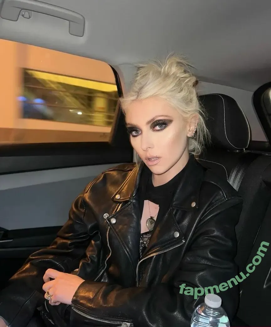 Taylor Momsen nude photo #0265 (aryelsoul / taylormomsen)