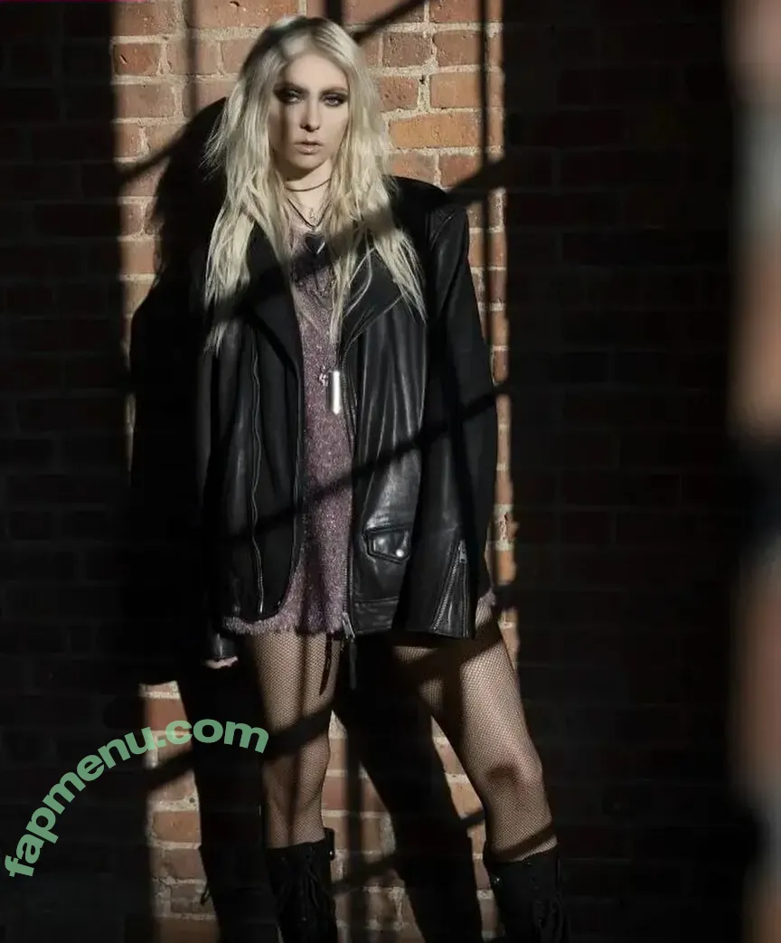 Taylor Momsen nude photo #0372 (aryelsoul / taylormomsen)