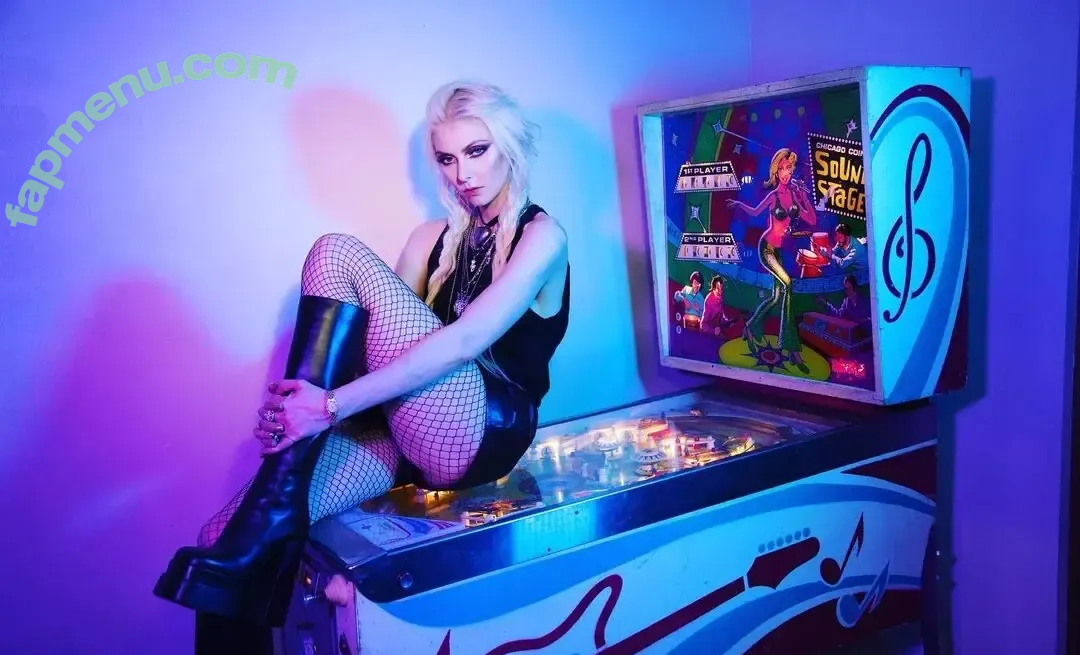 Taylor Momsen nude photo #0383 (aryelsoul / taylormomsen)