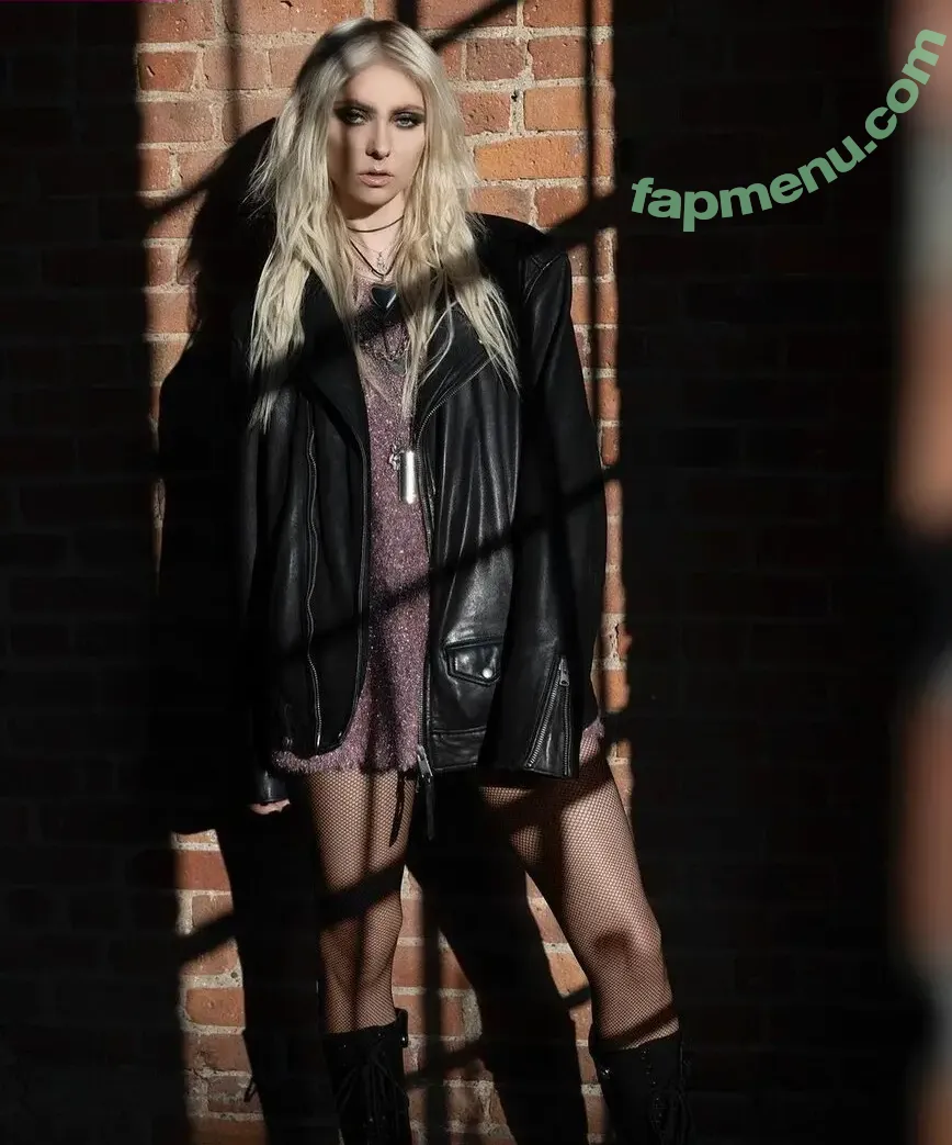 Taylor Momsen nude photo #0411 (aryelsoul / taylormomsen)