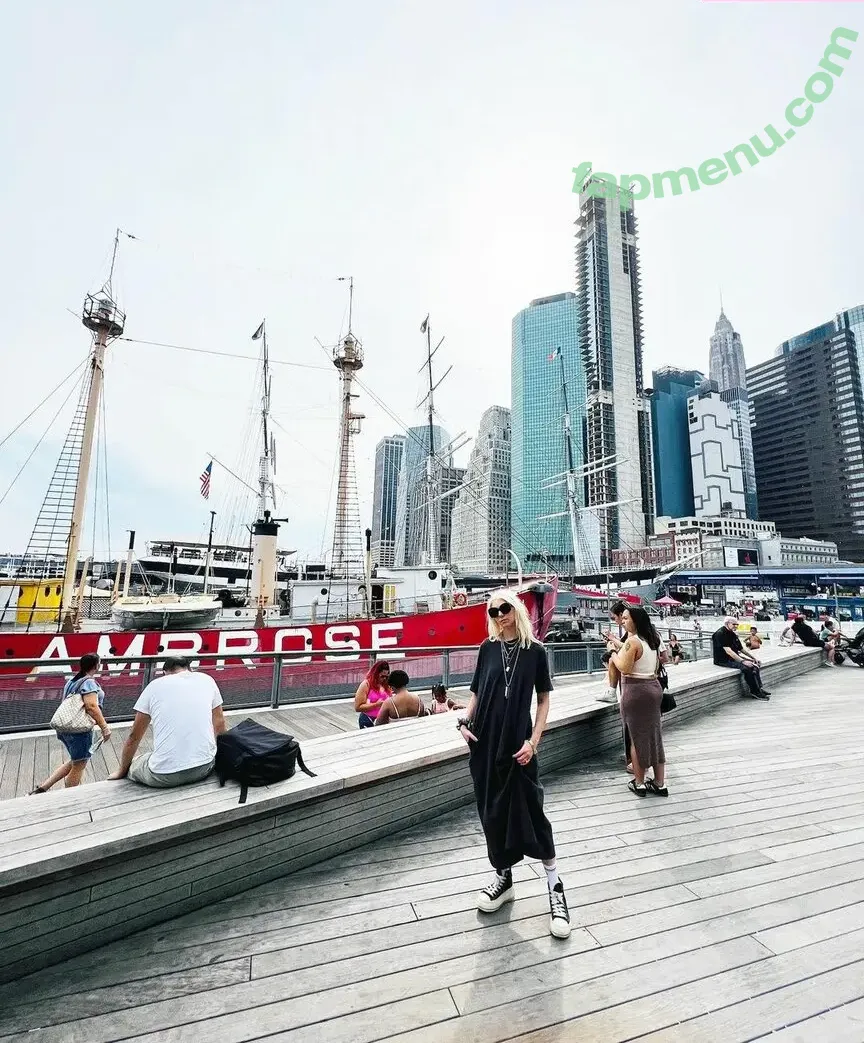 Taylor Momsen nude photo #0495 (aryelsoul / taylormomsen)