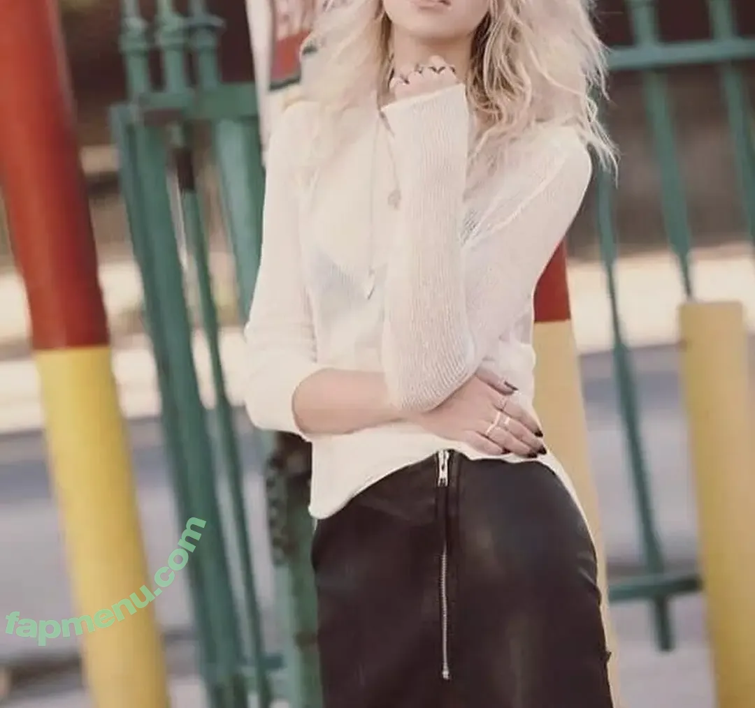 Taylor Momsen nude photo #0506 (aryelsoul / taylormomsen)