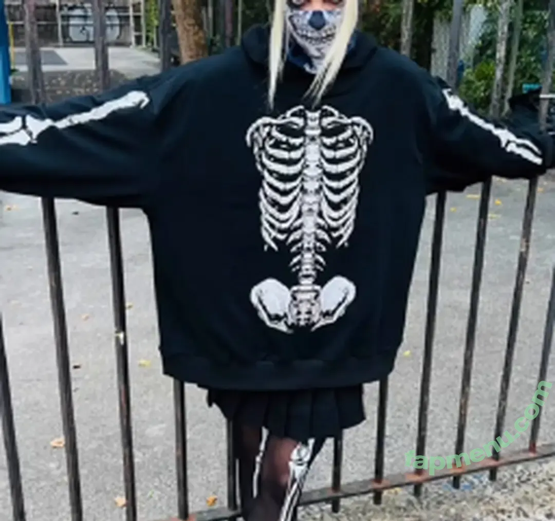 Taylor Momsen nude photo #0547 (aryelsoul / taylormomsen)