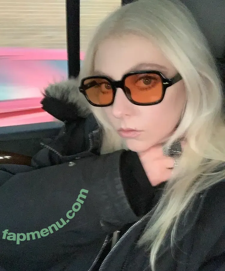 Taylor Momsen nude photo #0549 (aryelsoul / taylormomsen)