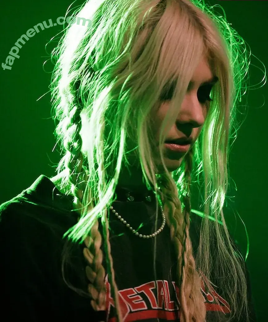 Taylor Momsen nude photo #0557 (aryelsoul / taylormomsen)