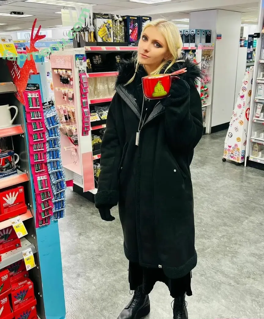 Taylor Momsen nude photo #0598 (aryelsoul / taylormomsen)