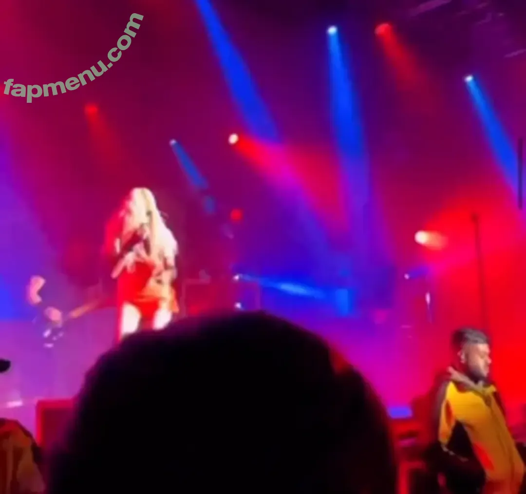 Taylor Momsen nude photo #0627 (aryelsoul / taylormomsen)