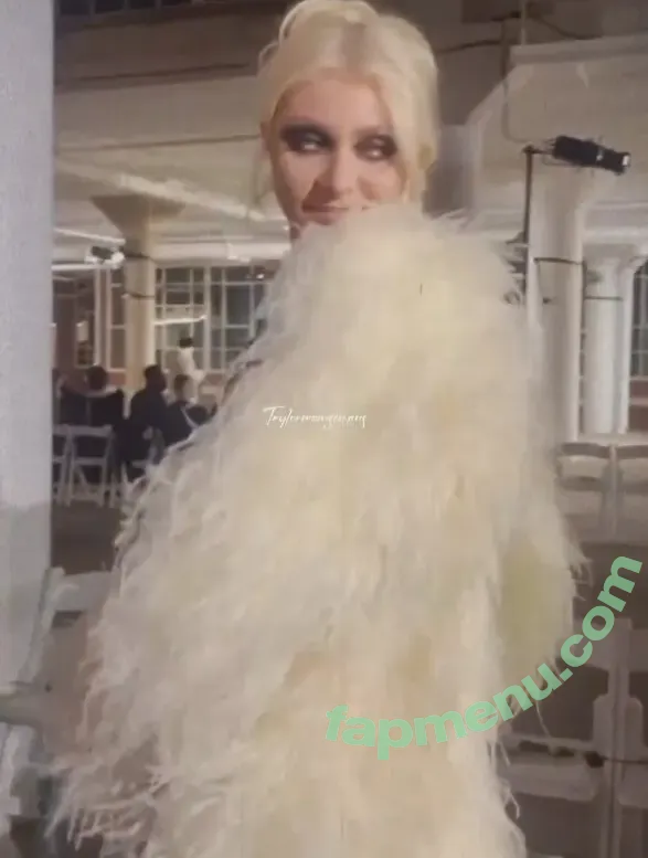 Taylor Momsen nude photo #0649 (aryelsoul / taylormomsen)