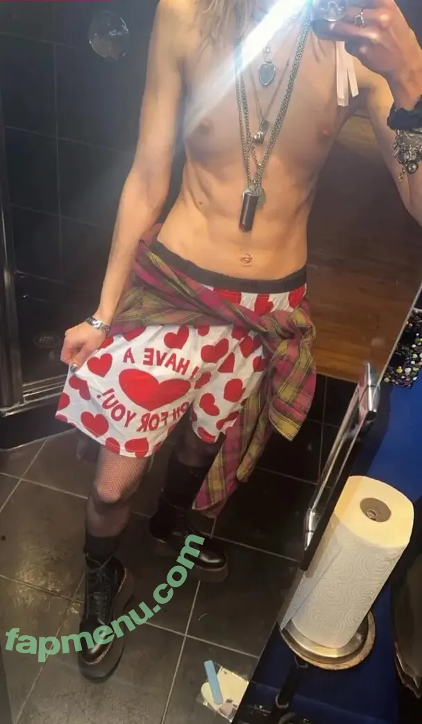 Taylor Momsen nude photo #0669 (aryelsoul / taylormomsen)