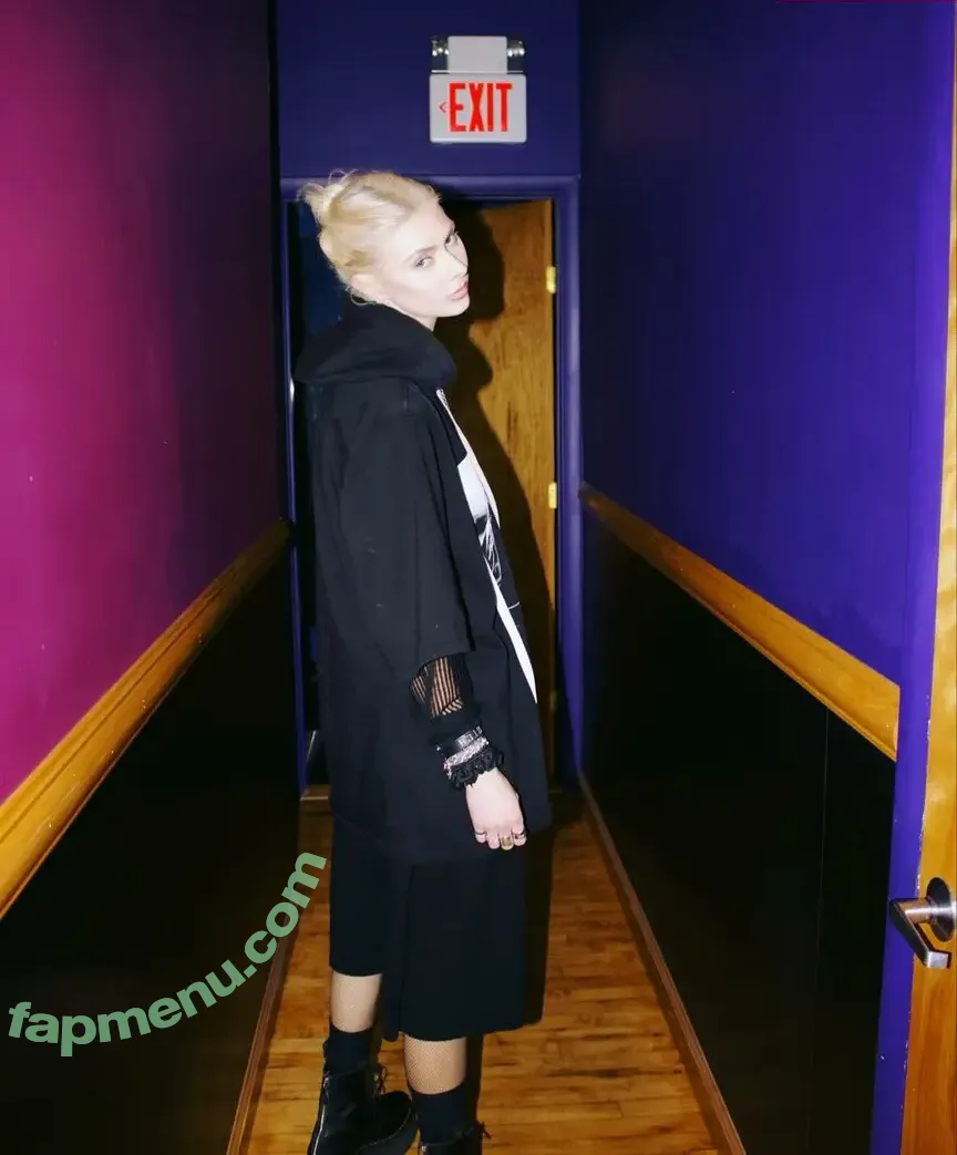 Taylor Momsen nude photo #0680 (aryelsoul / taylormomsen)