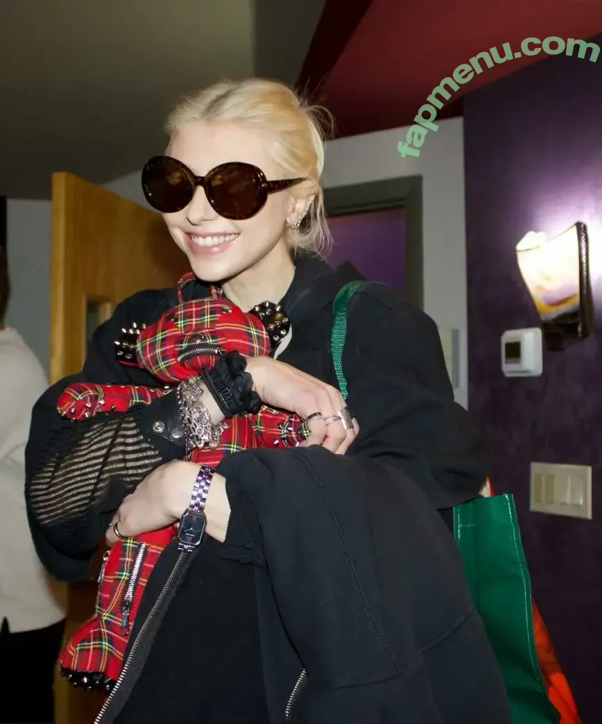 Taylor Momsen nude photo #0682 (aryelsoul / taylormomsen)