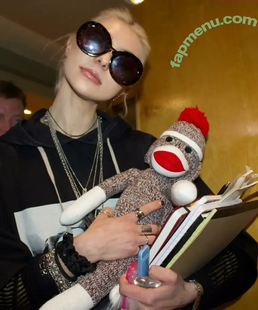 Taylor Momsen nude photo #0683 (aryelsoul / taylormomsen)