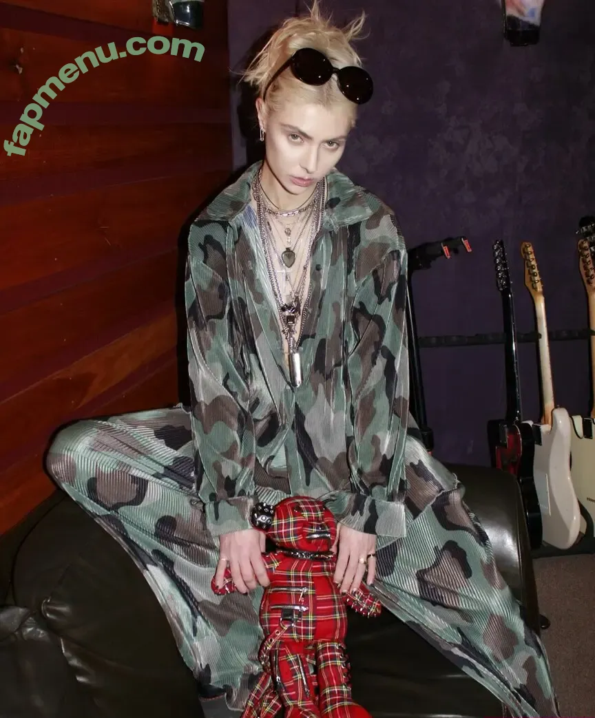 Taylor Momsen nude photo #0697 (aryelsoul / taylormomsen)