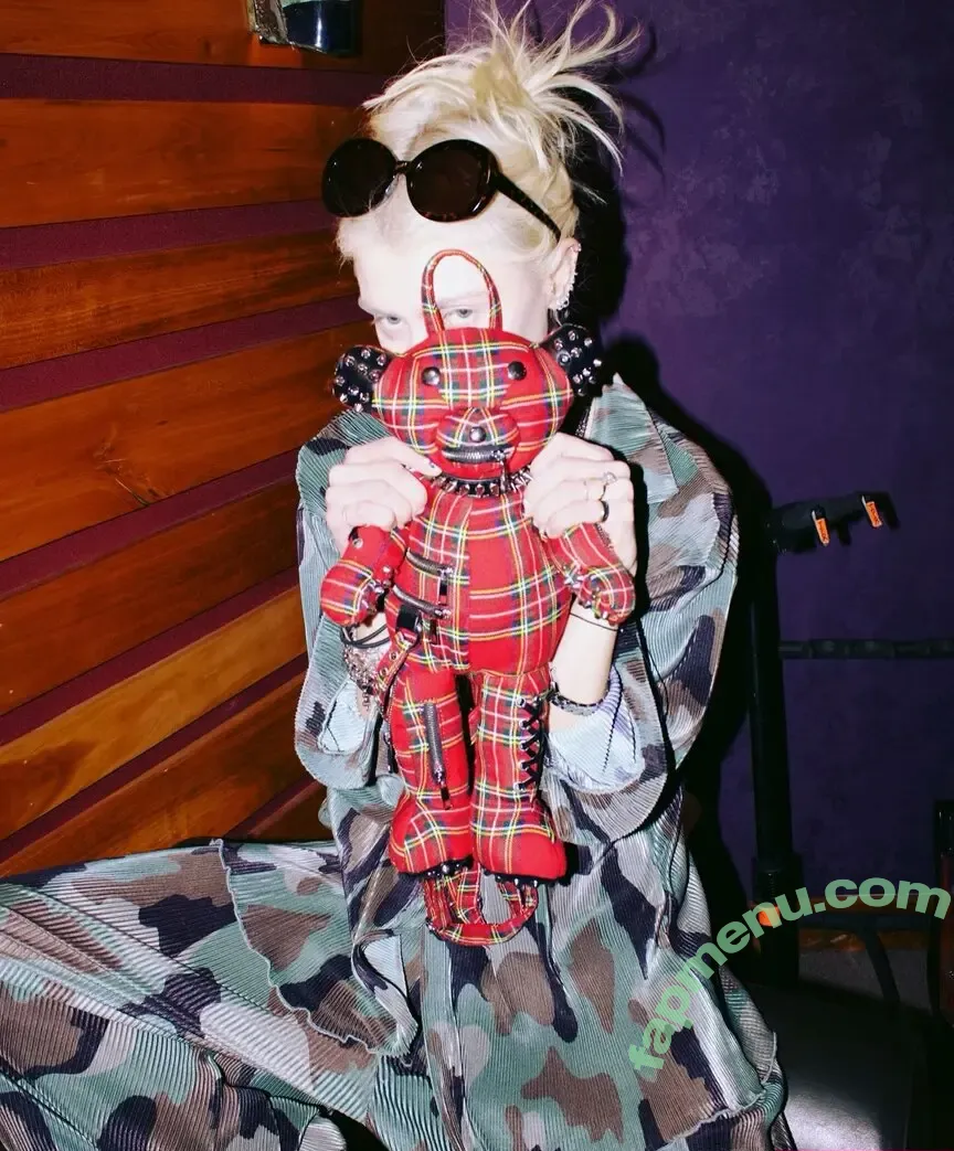 Taylor Momsen nude photo #0703 (aryelsoul / taylormomsen)