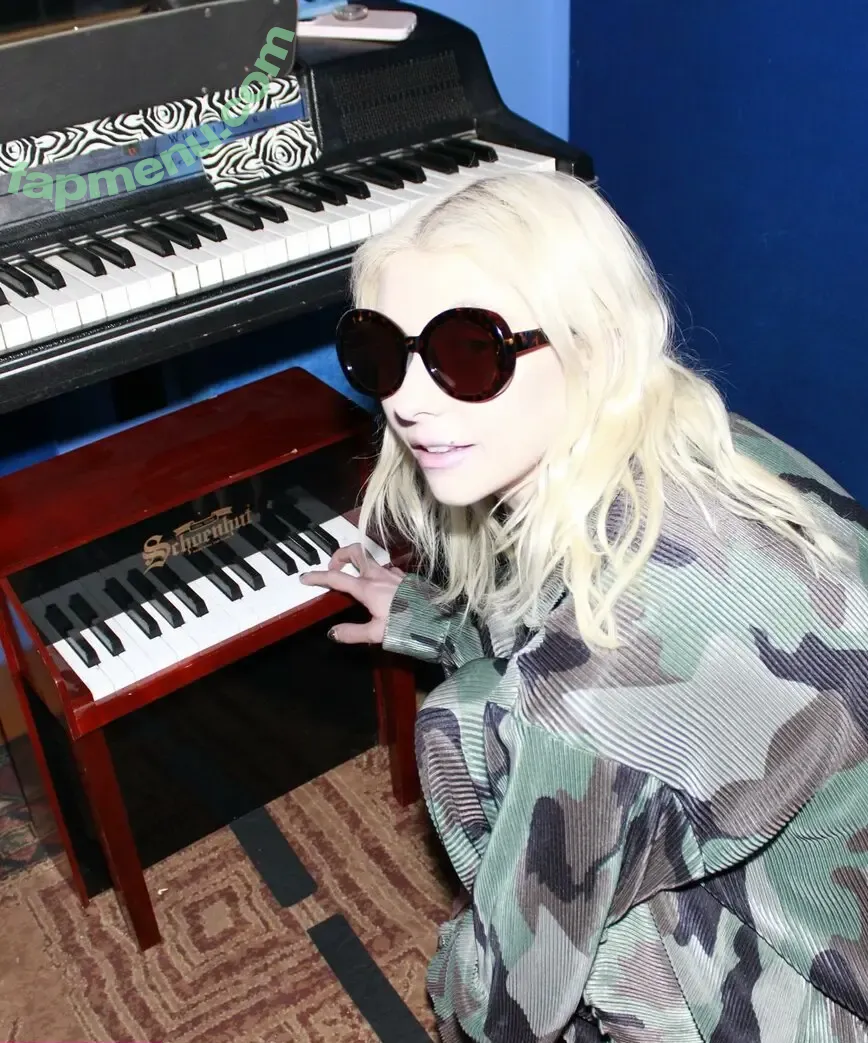 Taylor Momsen nude photo #0705 (aryelsoul / taylormomsen)