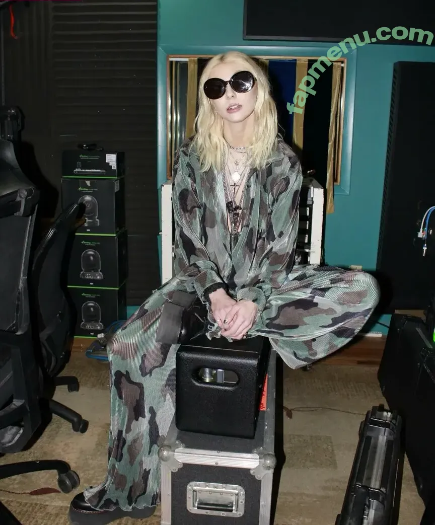 Taylor Momsen nude photo #0709 (aryelsoul / taylormomsen)