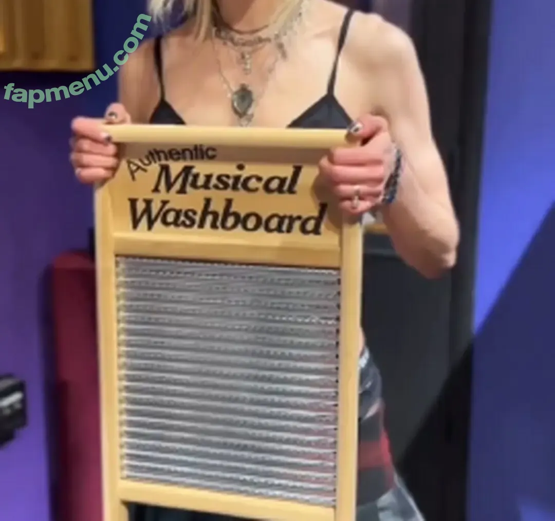 Taylor Momsen nude photo #0712 (aryelsoul / taylormomsen)