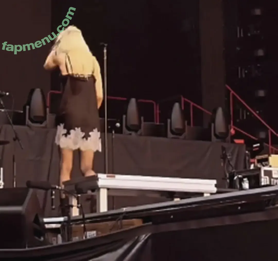 Taylor Momsen nude photo #0745 (aryelsoul / taylormomsen)