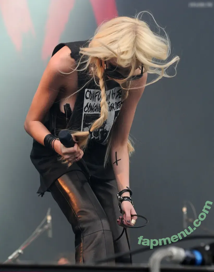 Taylor Momsen nude photo #0763 (aryelsoul / taylormomsen)