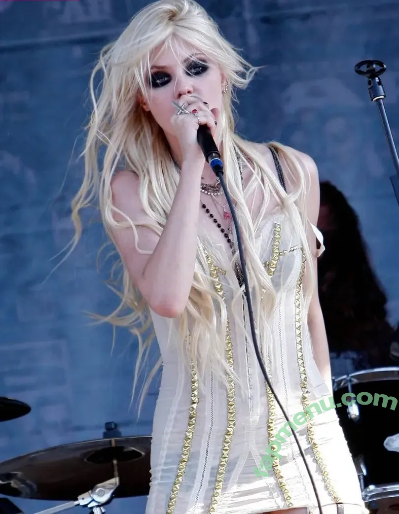 Taylor Momsen nude photo #0840 (aryelsoul / taylormomsen)