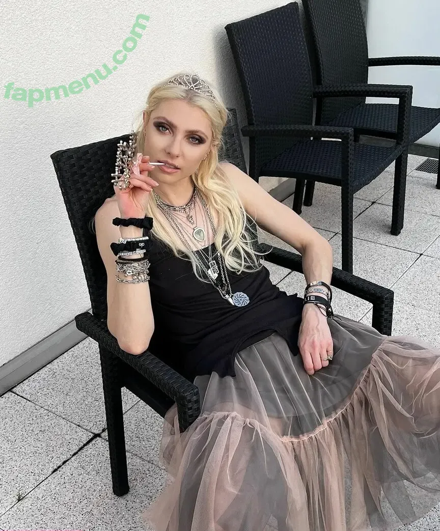 Taylor Momsen nude photo #0871 (aryelsoul / taylormomsen)