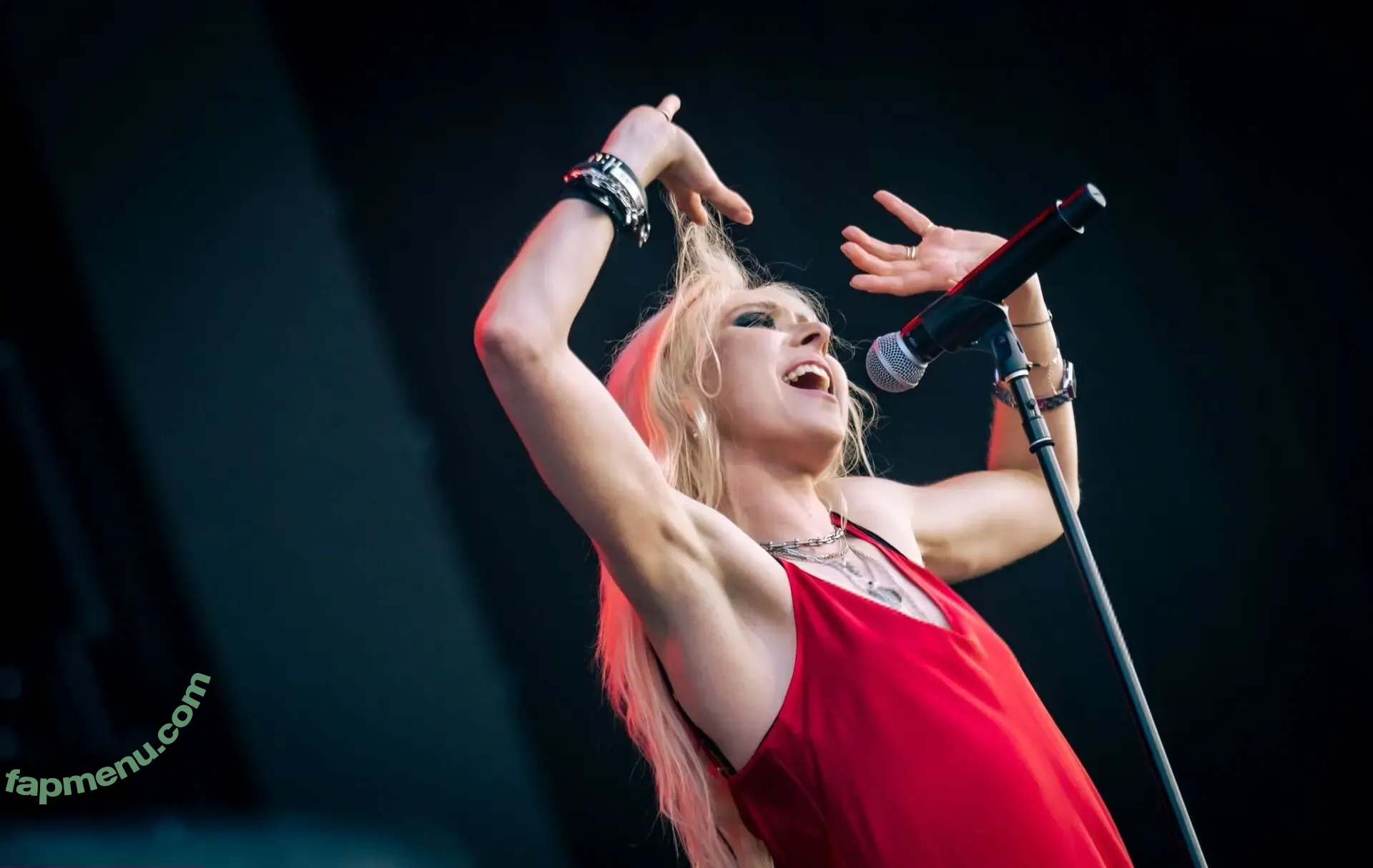 Taylor Momsen nude photo #0877 (aryelsoul / taylormomsen)