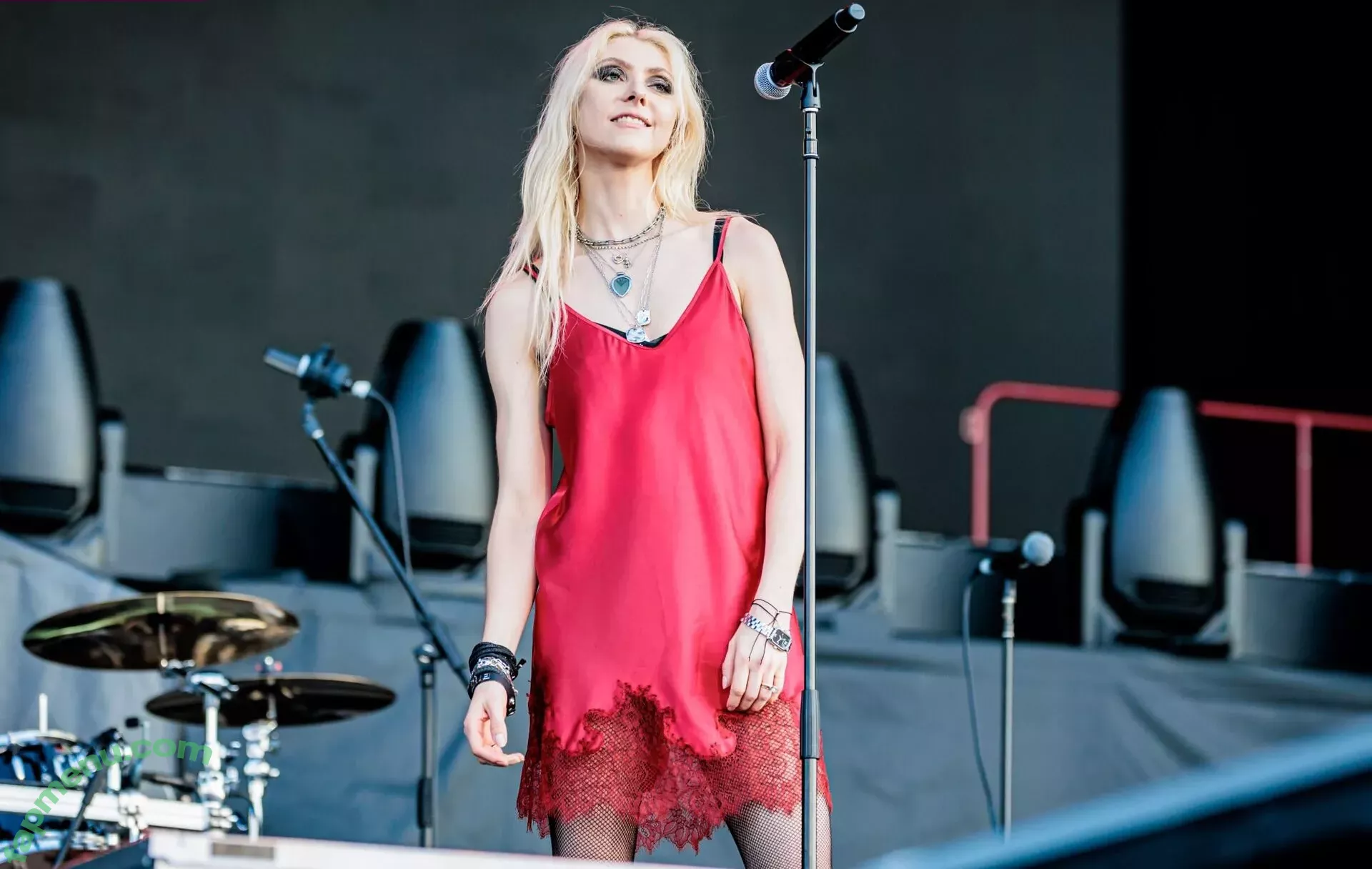 Taylor Momsen nude photo #0907 (aryelsoul / taylormomsen)