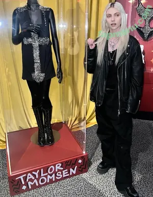 Taylor Momsen / aryelsoul / taylormomsen nude photo #1057