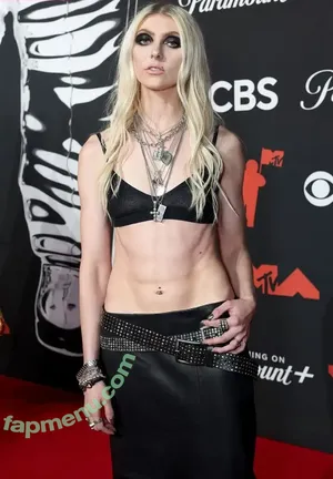 Taylor Momsen / aryelsoul / taylormomsen nude photo #1146