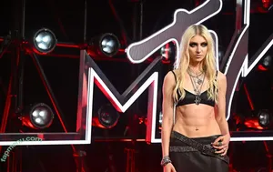 Taylor Momsen / aryelsoul / taylormomsen nude photo #1154