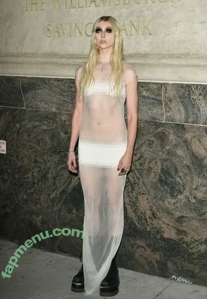 Taylor Momsen / aryelsoul / taylormomsen nude photo #1173