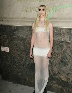 Taylor Momsen / aryelsoul / taylormomsen nude photo #1175