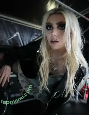 Taylor Momsen / aryelsoul / taylormomsen nude photo #1188