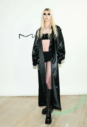 Taylor Momsen / aryelsoul / taylormomsen nude photo #1202