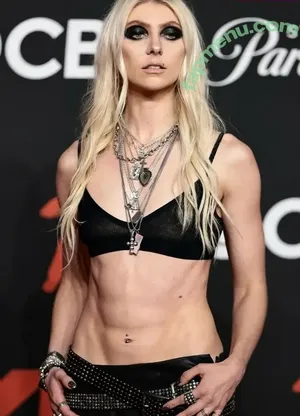 Taylor Momsen / aryelsoul / taylormomsen nude photo #1332