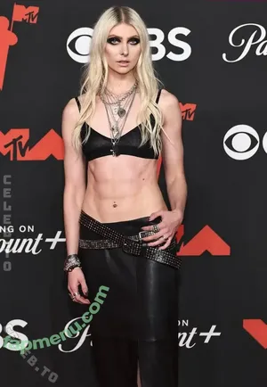 Taylor Momsen / aryelsoul / taylormomsen nude photo #1350