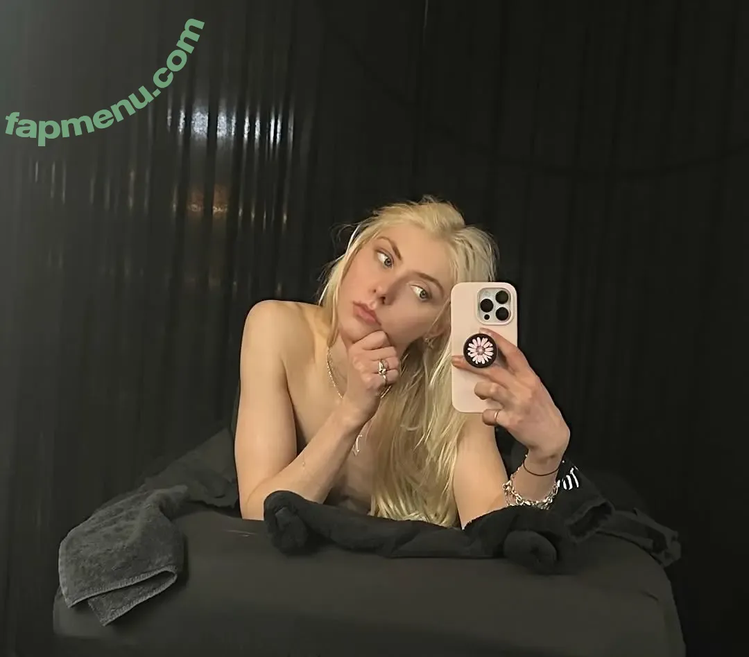 Taylor Momsen nude photo #1043 (aryelsoul / taylormomsen)
