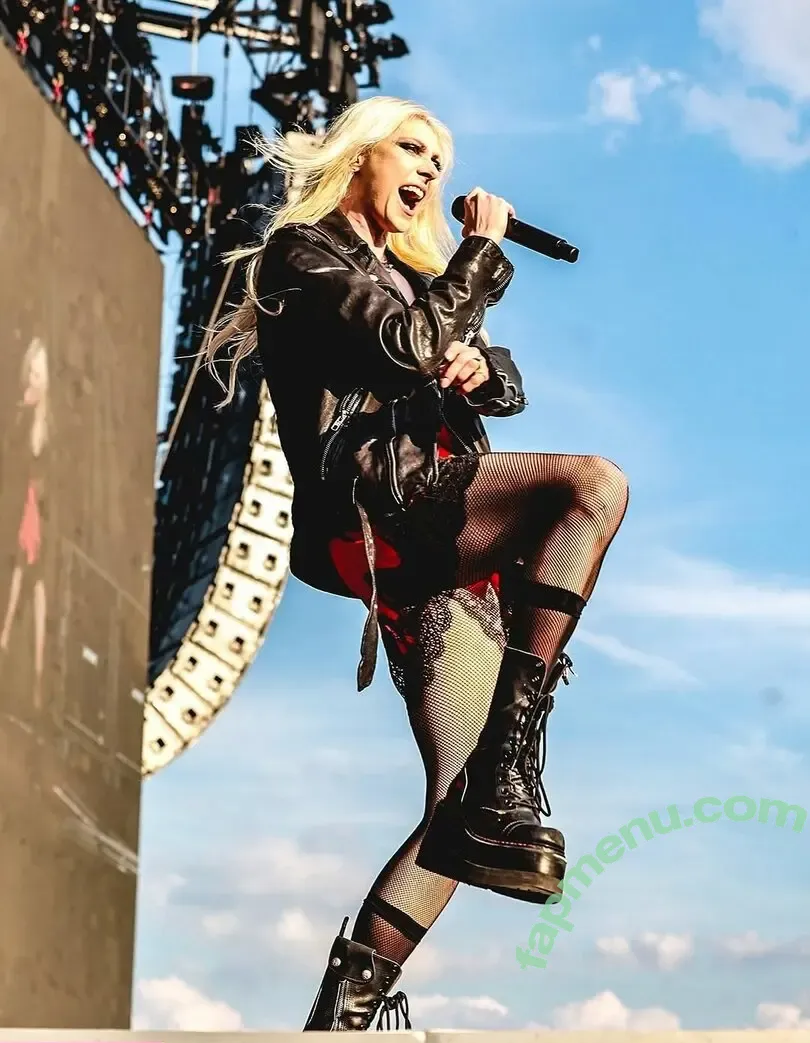 Taylor Momsen nude photo #1088 (aryelsoul / taylormomsen)