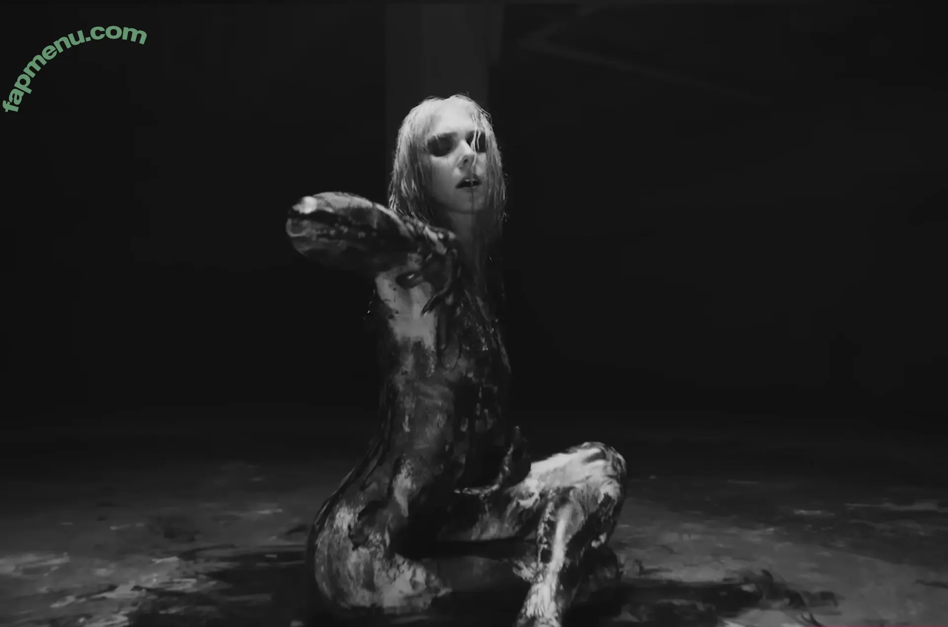 Taylor Momsen nude photo #1097 (aryelsoul / taylormomsen)