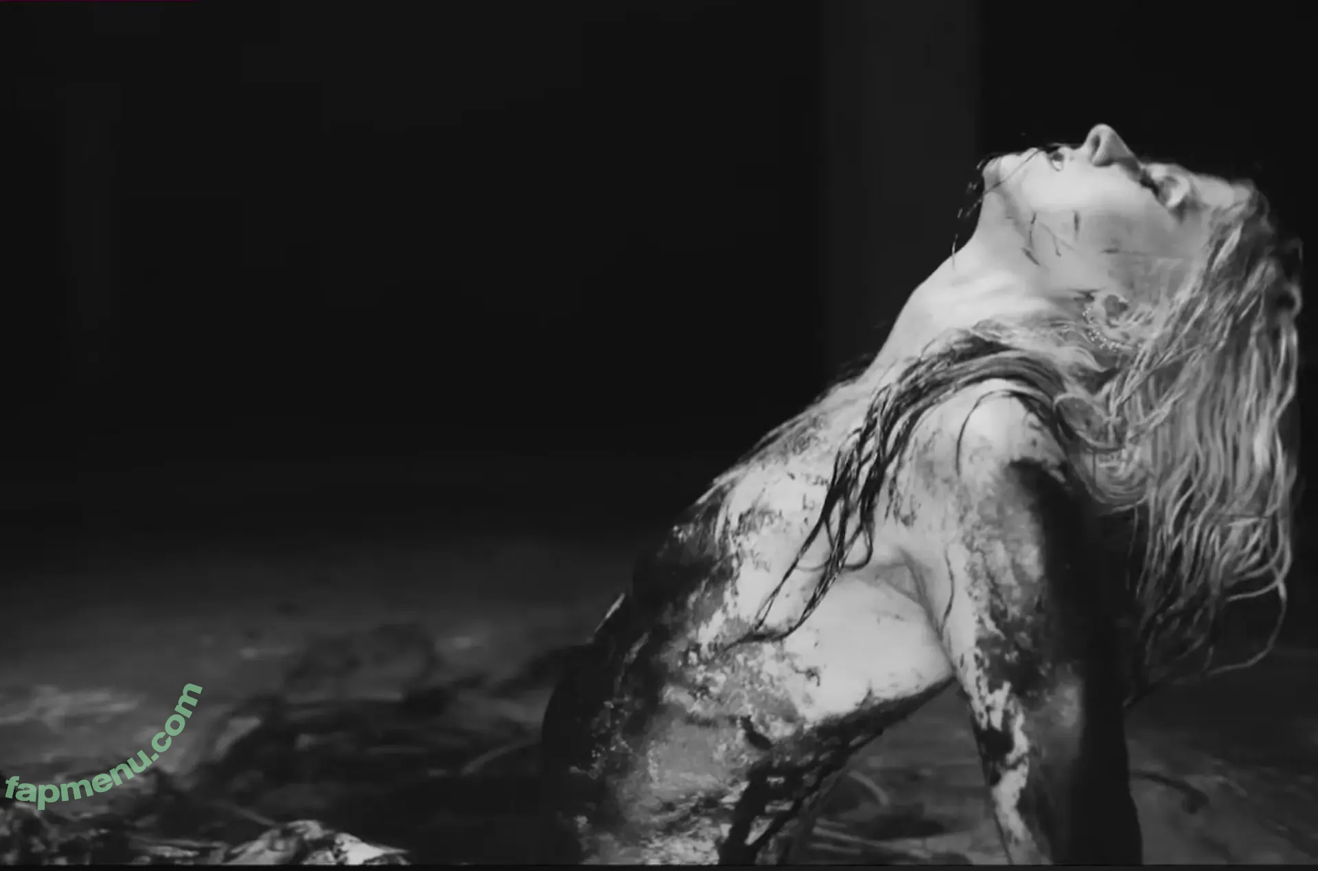 Taylor Momsen nude photo #1098 (aryelsoul / taylormomsen)