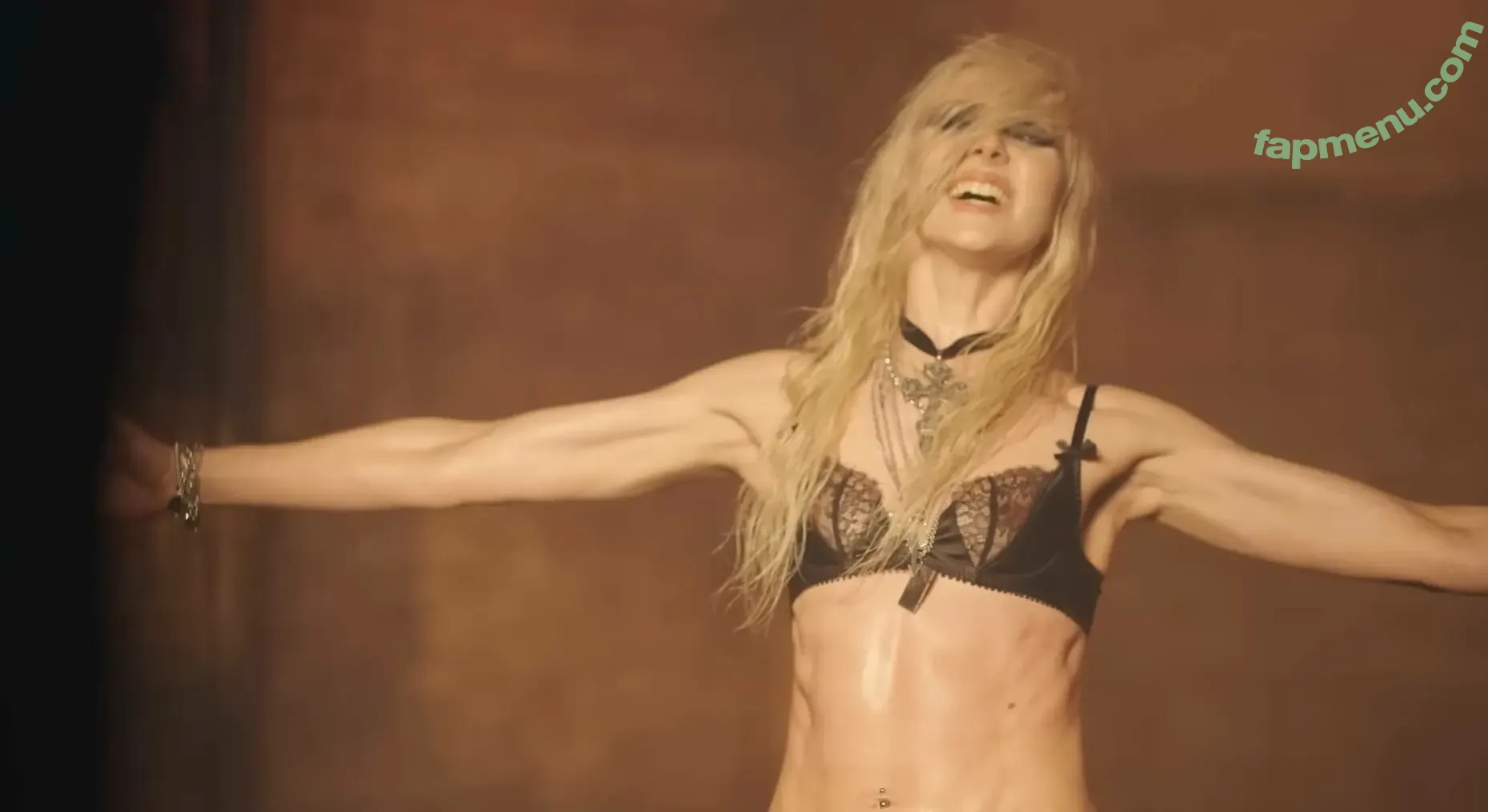 Taylor Momsen nude photo #1110 (aryelsoul / taylormomsen)