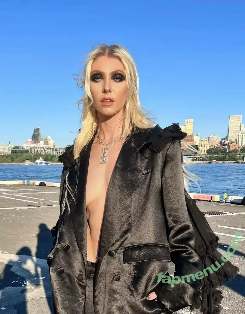 Taylor Momsen nude photo #1170 (aryelsoul / taylormomsen)