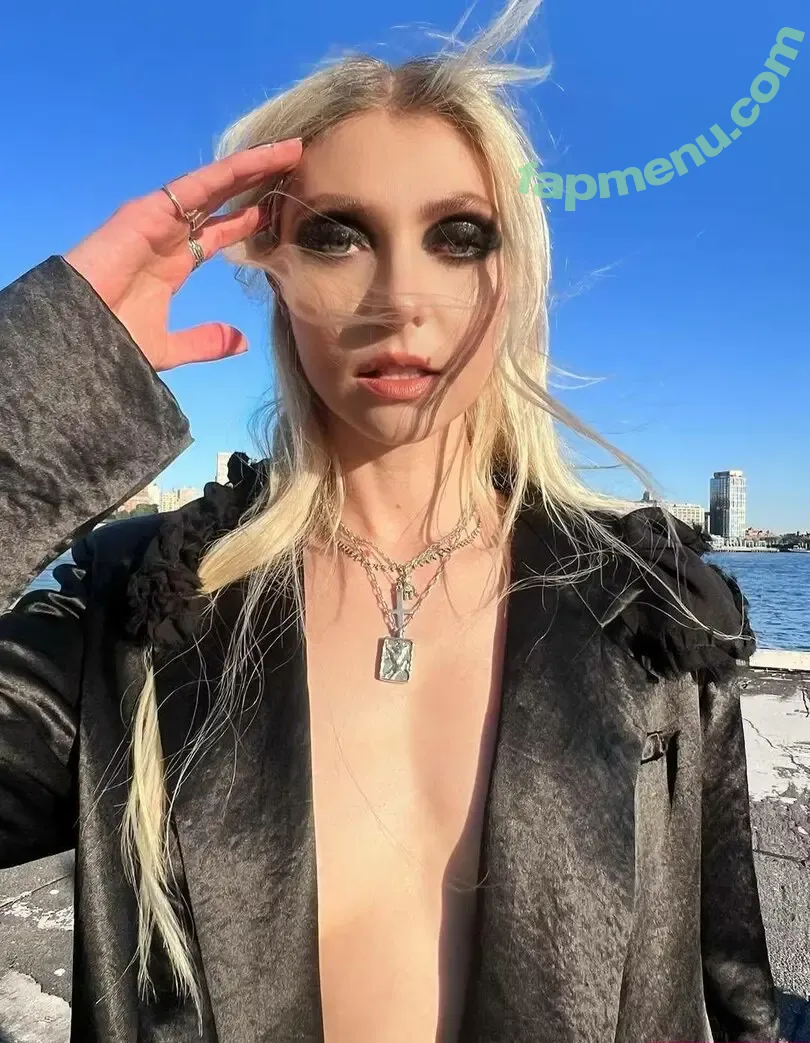 Taylor Momsen nude photo #1171 (aryelsoul / taylormomsen)